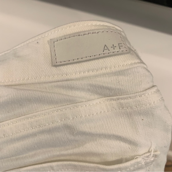 Abercrombie & Fitch Harper Super Skinny White Denim Distressed Jeans Size 26 - Picture 8 of 10